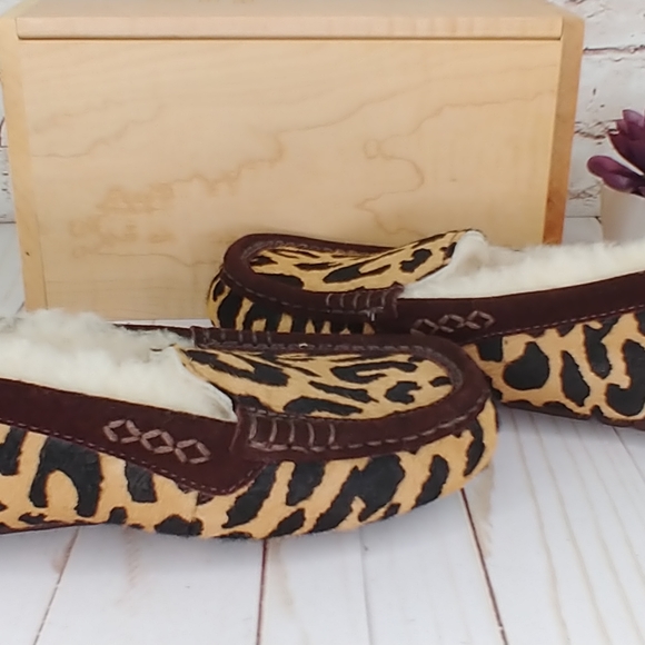 UGG Australia Leopard Calf Hair Sheepskin Moccasin - Picture 3 of 8